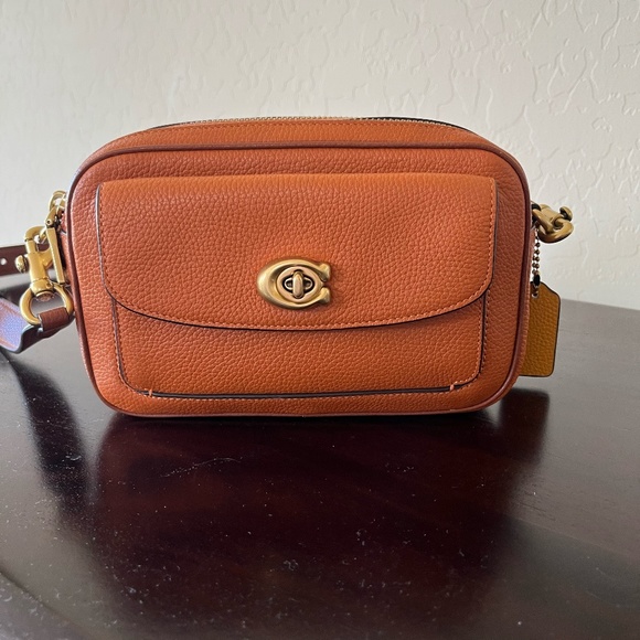Coach Handbags - Authentic Coach Willow Camera Bag